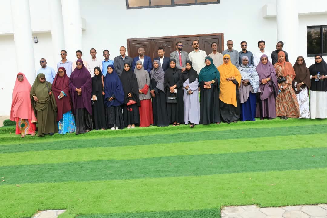 Top National Exam Students Taken to Jowhar for Recreational Visit