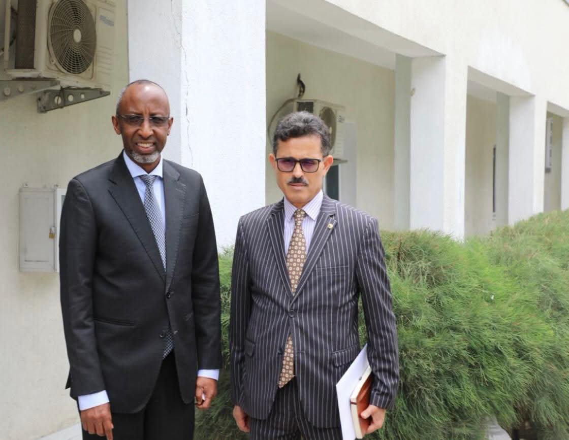 Wasiirka Waxbarashada oo xafiiskiisa ku qaabilay Safiirka Dowladda Aljeeriya ee Soomaaliya